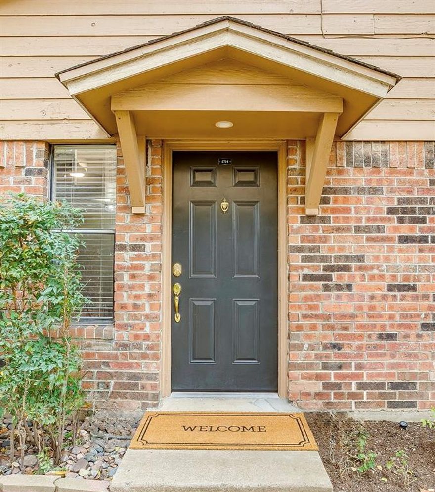 Centrally located 3 bedroom, 2 bath townhome in a quiet, gated community with a pool and direct pedestrian access to the Trinity Trails for walking and biking. Enjoy a peaceful and private patio overlooking the Trinity River and wooded views - perfect for relaxing or entertaining. The primary suite is located on the first floor, with two generously sized bedrooms and a full bath upstairs. The kitchen is equipped with a refrigerator, dishwasher, microwave, granite countertops and a utility room to accommodate a full-size washer and dryer. LOCATION is KEY! Ideally situated just minutes from Waterside, Clearfork, TCU, the Chisholm Trail Expressway, and major thoroughfares between I-30 and I-20, offering easy access to Fort Worth’s premier shopping, dining, and entertainment. This lease listing is a perfect blend of convenience, comfort, and natural surroundings.