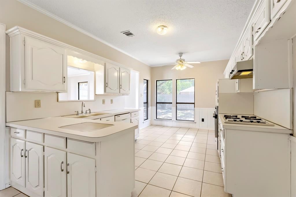 2212 Oak Bluff Drive