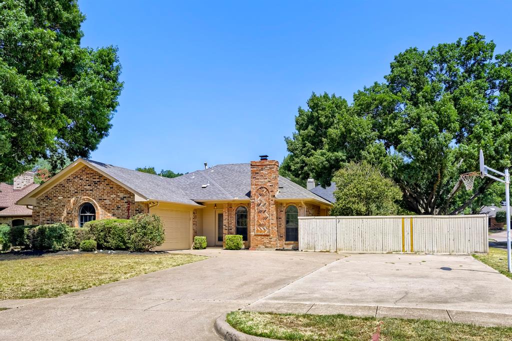 2212 Oak Bluff Drive