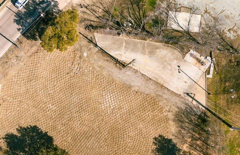 Tiny photo for 1020 US Highway 80 E, Mesquite, TX 75149 (MLS # 20877037)