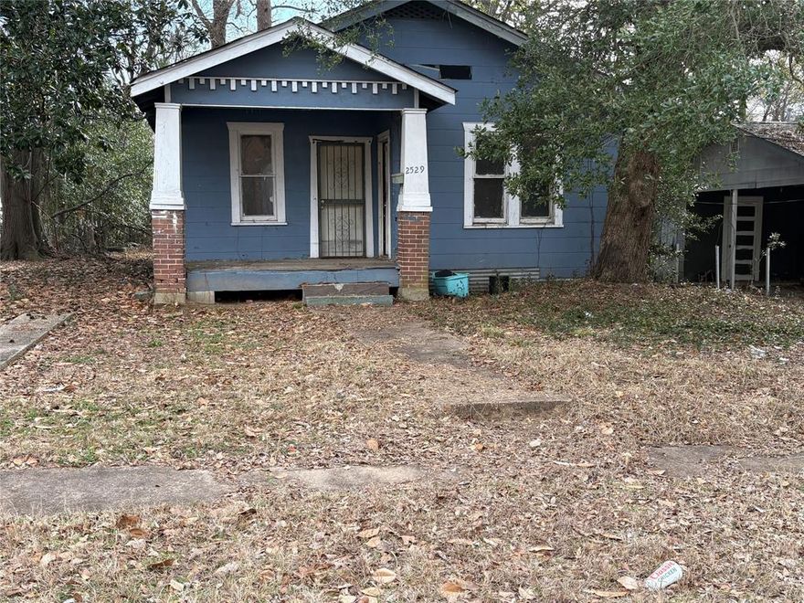 Investment Opportunity! This is property part of a 6 Property Package Deal. Seller is willing to sell smaller package as well. With some renovation and improvements, this property could become a good cash flowing property. Here is some information for all of the properties that is part of the package deal. Each property is under 30K! 1941 Walnut St 22k, 450 E 84th st 25k, 3419 W 70th st 26k, 2529 Merwin st 26k, 1151 Kenneth Ave 23k, 2814 Mertis Ave 21k.