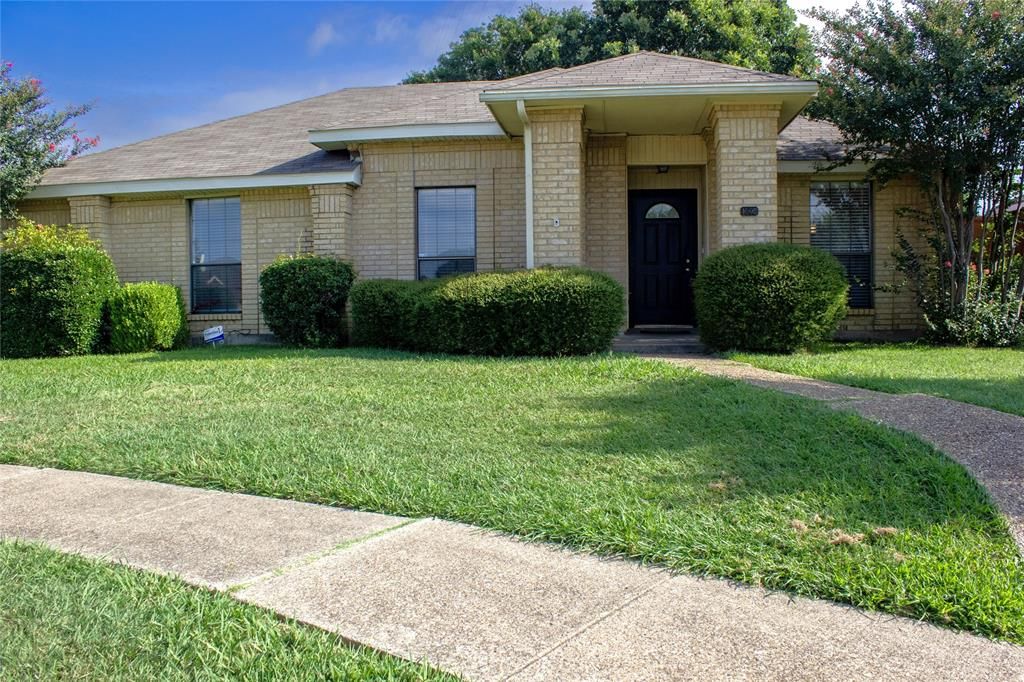 Photo of 4505 Beaus Way, Garland, TX 75043 (MLS # 21342291)