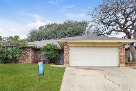 Photo of 5010 Hawkins Cemetery Road, Arlington, TX 76017 (MLS # 21242048)