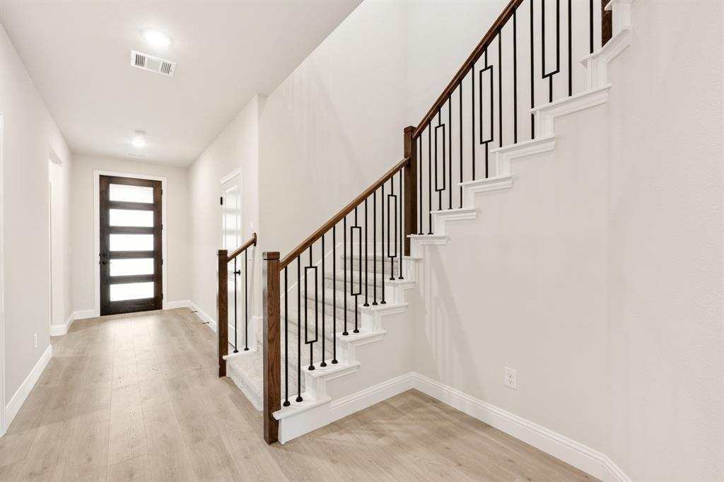 2817 Spring Valley Way