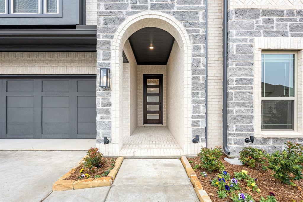 2817 Spring Valley Way