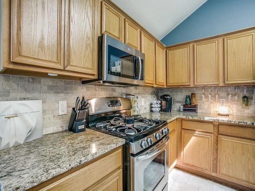 Absolutely beautiful 4 bedroom on large oversized corner lot. This home has been almost completely renovated with high end appliances, stone fireplace with flat screen TV mount above fireplace, 8 ft board on board cedar fencing, high end chiseled edge granite with custom sink, skylights, all new wood plank tile in living room, 16x16 tile laid in all other areas except bedrooms, Simonton low E vinyl windows throughout, R38 blown in insulation, and new highly efficient two stage dual fuel HVAC system. This house is pristine and won't last long. Easy commute to North Dallas, Plano, Frisco area. Prosper ISD.
Buyer or buyers agent to verify all information.