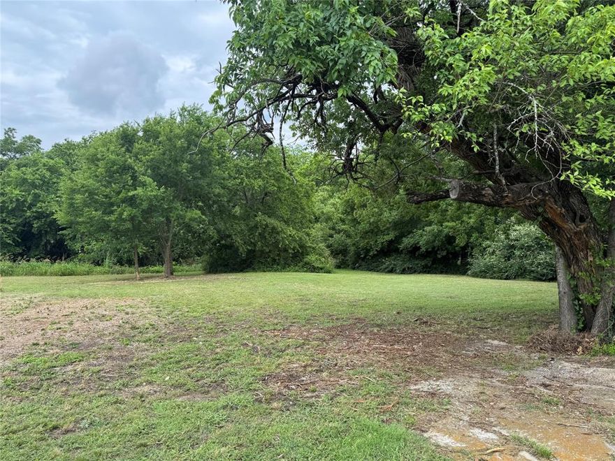 Build Your Dream Home in the Heart of Sherman!
Welcome to 212 N Harrison Ave., a prime .236-acre lot offering endless possibilities in one of Sherman’s most promising areas. Whether you're looking to build your forever home or invest in the rapidly growing Texoma region, this spacious lot is perfectly positioned for success.
Located just minutes from the Austin College University, the new Texas Instruments plant and the Global Wafers facility, this property places you right in the path of progress and opportunity. Enjoy the convenience of nearby shopping, dining, and schools, all while being tucked away in a peaceful neighborhood setting.
Don't miss your chance to be part of Sherman’s exciting growth—come imagine the possibilities and make this lot the foundation of your future!