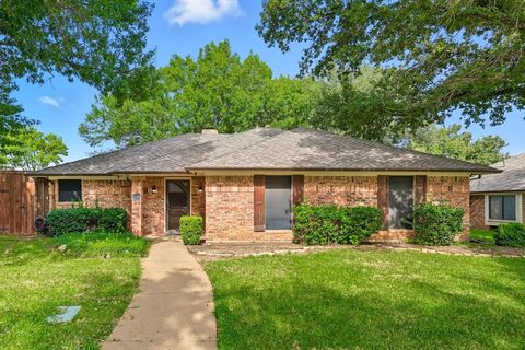 Photo of 1533 Gunnison Trail, Lewisville, TX 75077 (MLS # 21066884)