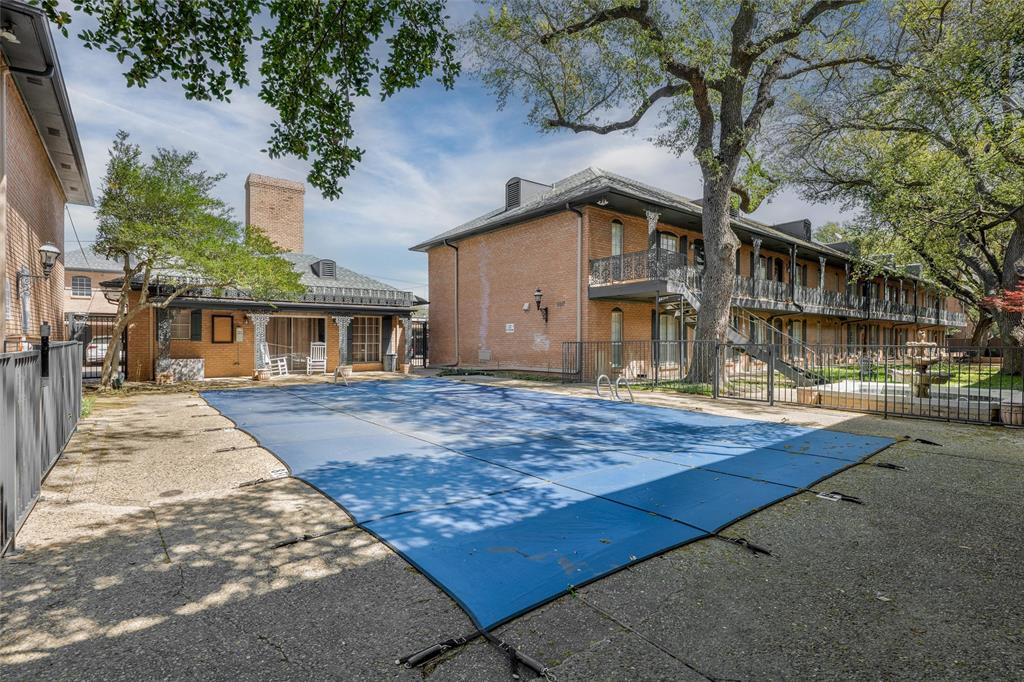 LA FONTAINE CONDOMINIUM - Residential