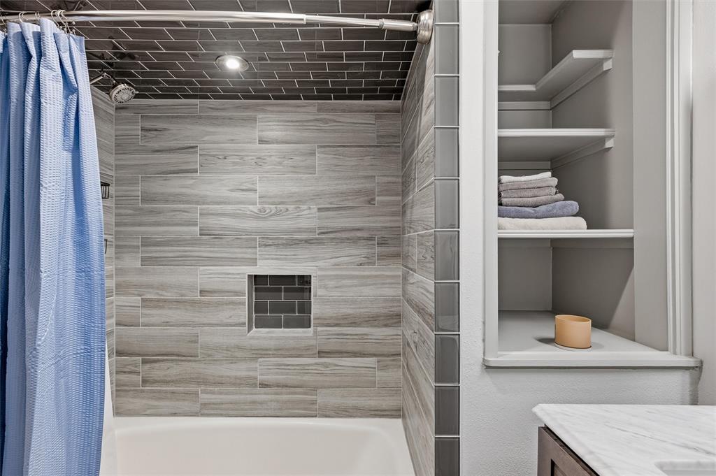 LA FONTAINE CONDOMINIUM - Residential