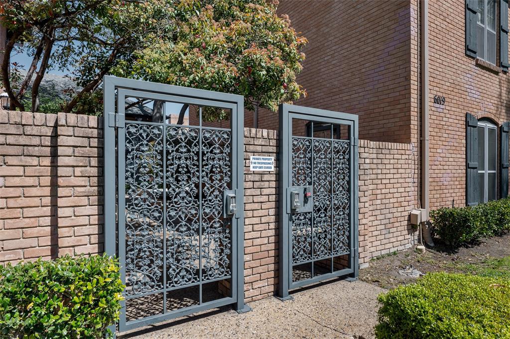 LA FONTAINE CONDOMINIUM - Residential