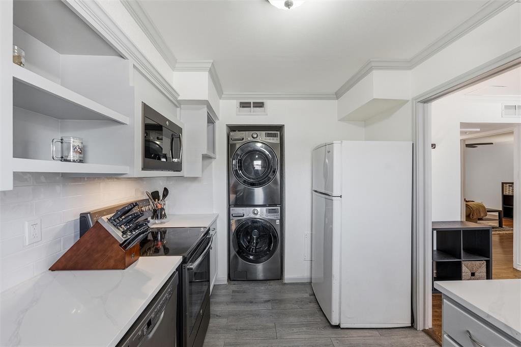 LA FONTAINE CONDOMINIUM - Residential