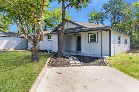 Photo of 220 Bella Vista Drive, West Tawakoni, TX 75474 (MLS # 21235767)