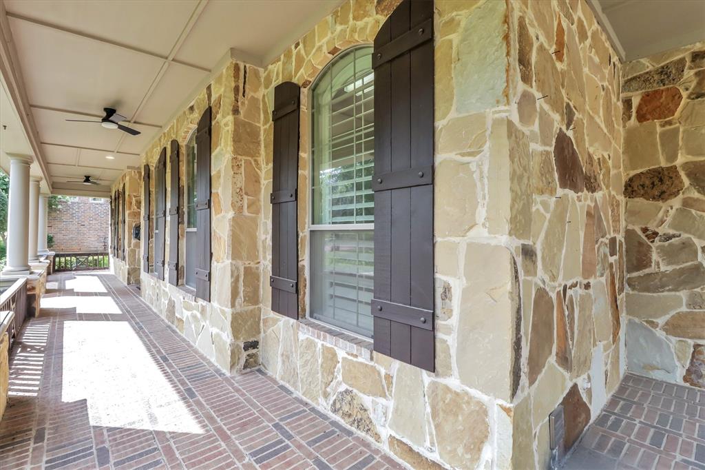 1216 Queen Peggy Lane