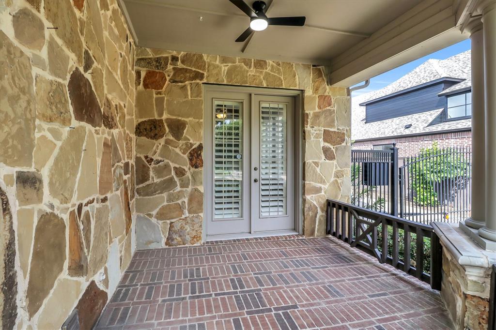 1216 Queen Peggy Lane
