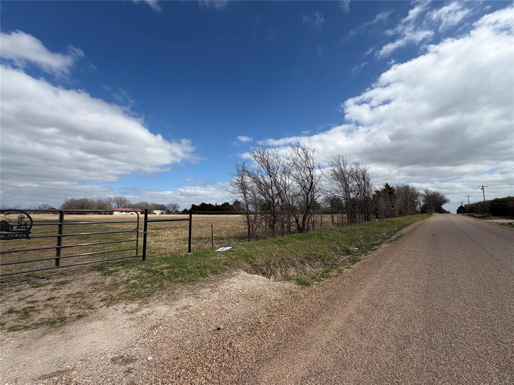 5793 County Road 4062 - Photo 4