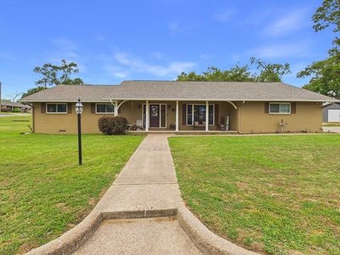 Photo of 409 N Elm Street, Frankston, TX 75763 (MLS # 21229358)