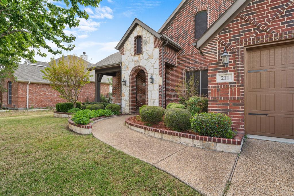 211 Chinaberry Trail