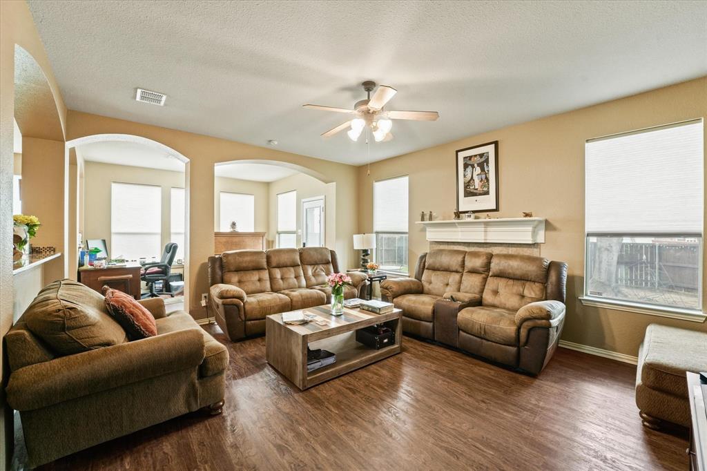 812 Cascades Drive