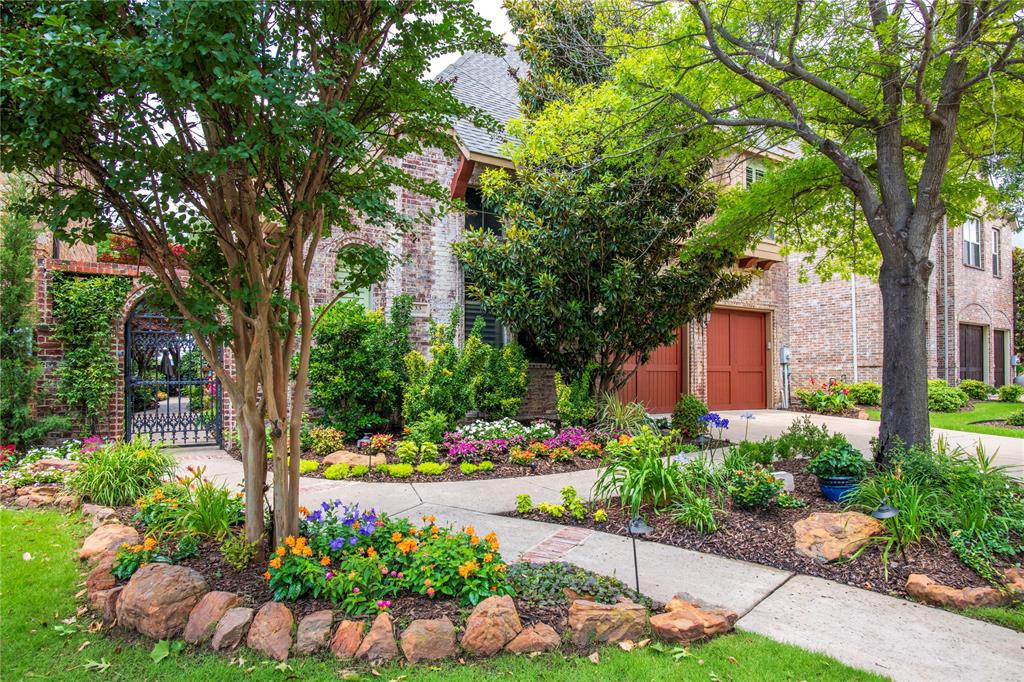 33 Glistening Pond Drive