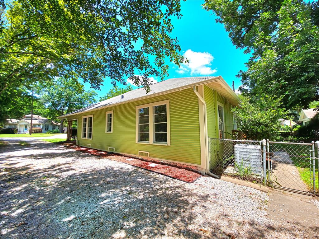 1204 N Frances