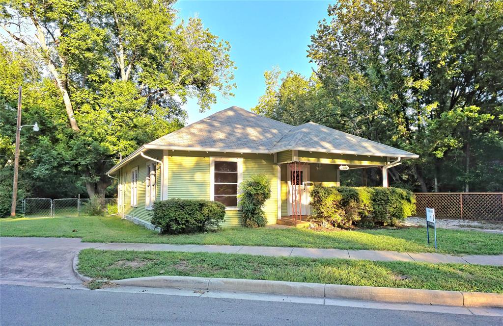 1204 N Frances
