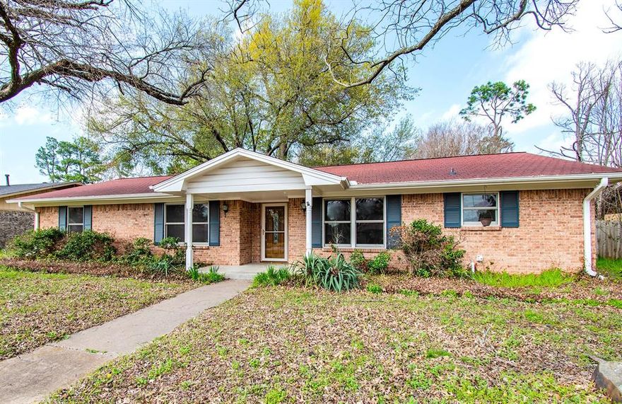 Located in an established neighborhood!  This 3 bedroom, 2 bath, freshly painted home is ready to welcome a family.   Enjoy the large living room with a fireplalce.  The dining room has room for family gatherings.  Large kitchen with a pantry and an abundance of cabinets.  The bar is perfect for kids to have  a snack after school.The laundry room has a sink and storage. The hall bathroom is large and has a step in shower.  Primary bedroom has a bath and access to the large backyard. Easy access to I-30, close to shopping, schools.  TAMUC is only blocks away.