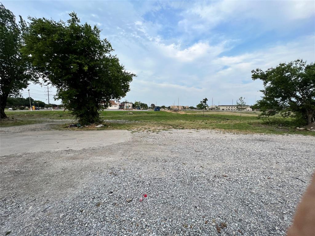 James Saunders Abstact - Land