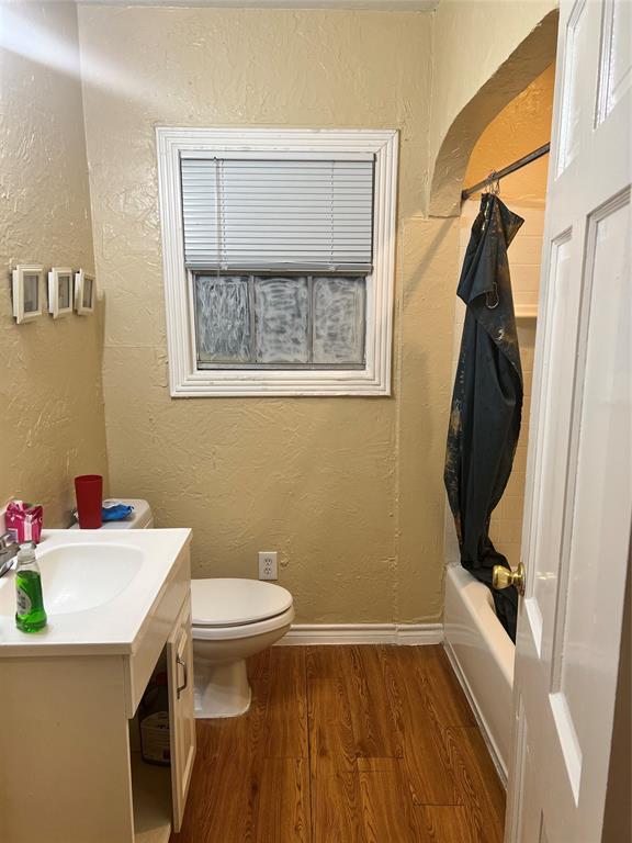 James Saunders Abstact - Land