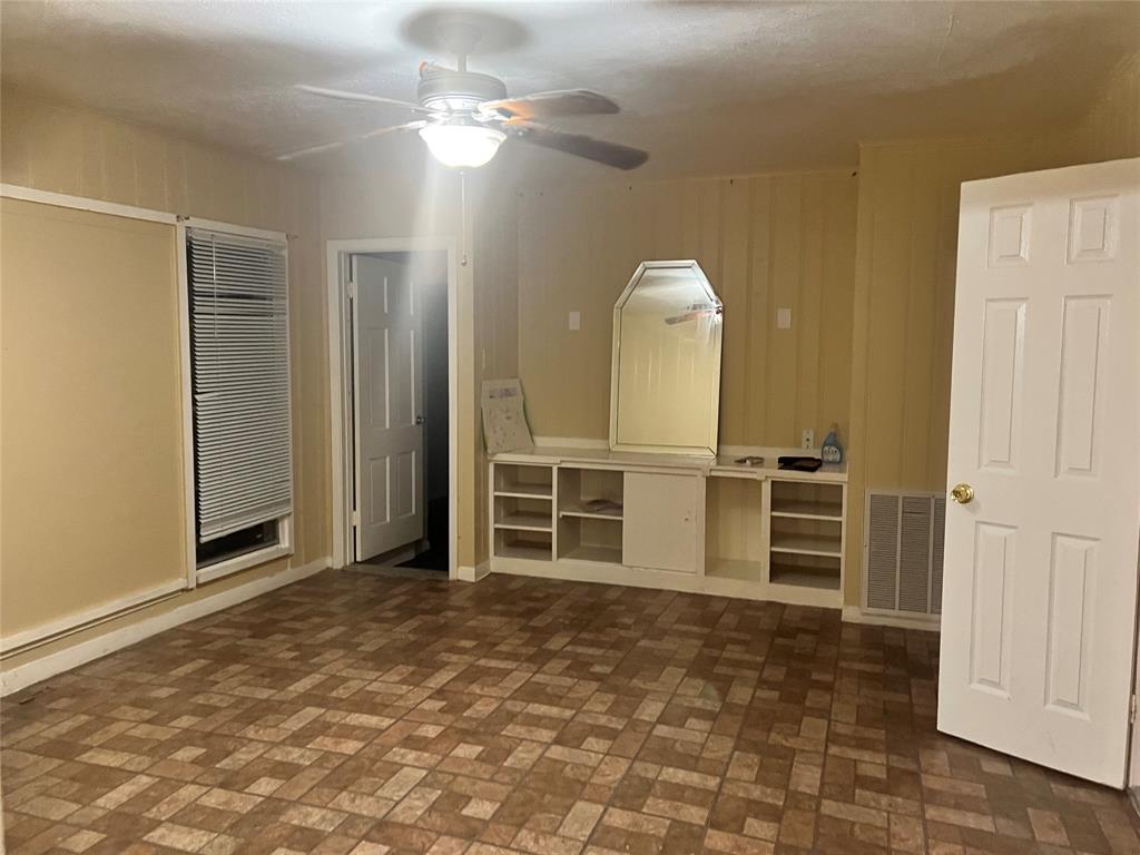 James Saunders Abstact - Land