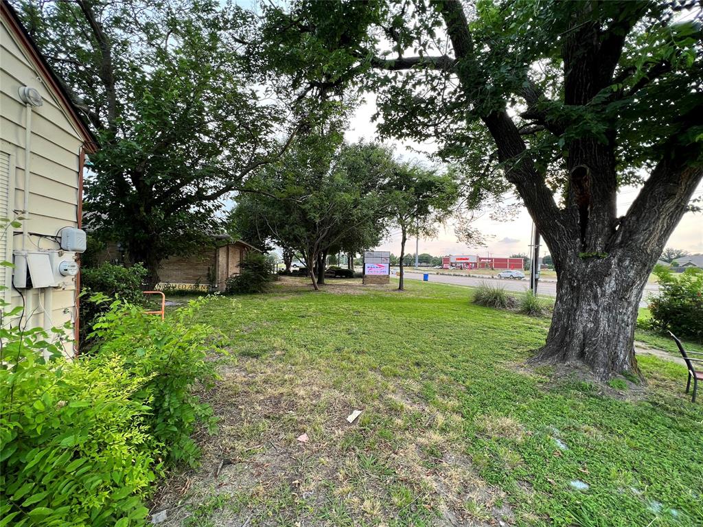 James Saunders Abstact - Land