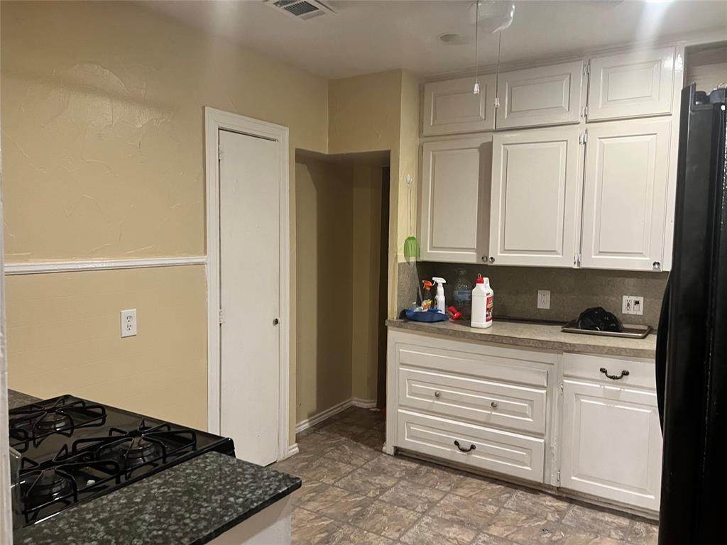 James Saunders Abstact - Land