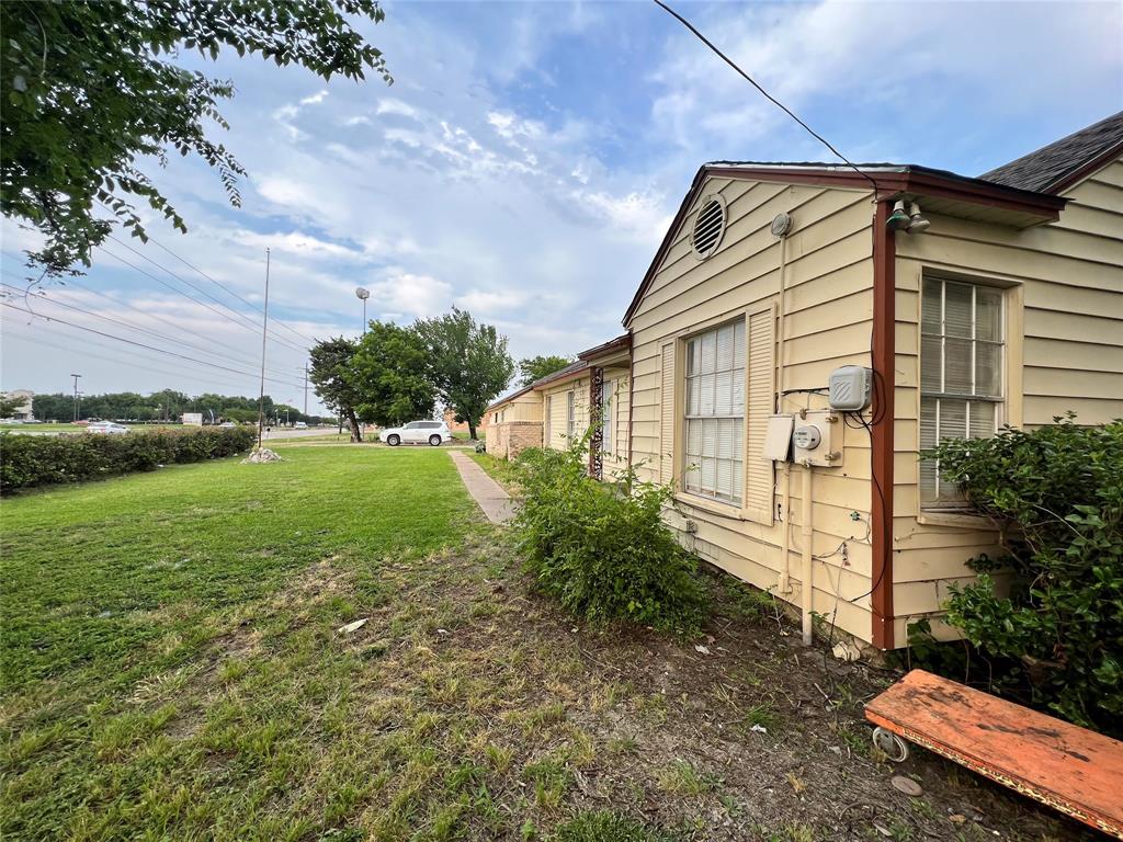 James Saunders Abstact - Land