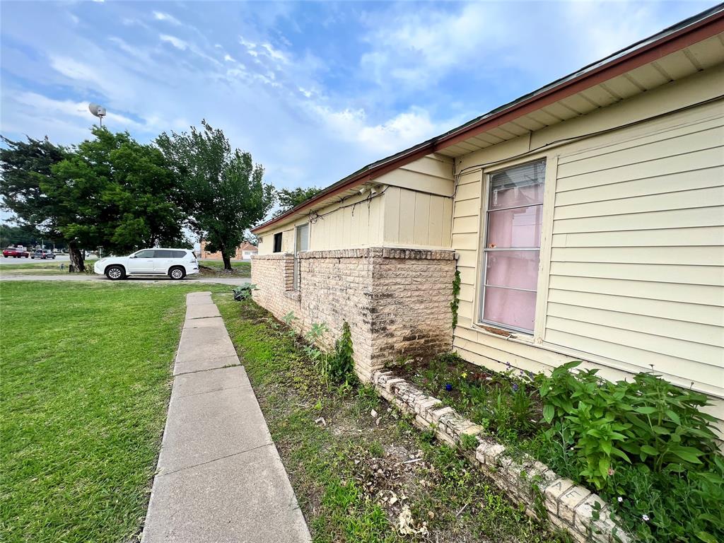 James Saunders Abstact - Land