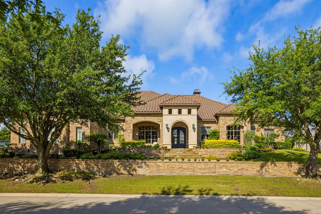 6705 Saucon Valley Drive