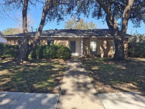 Photo of 1503 Hayfield Drive, Plano, TX 75023 (MLS # 21196788)