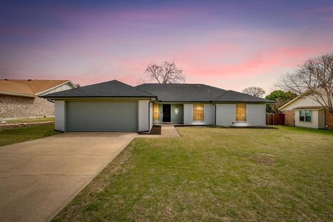 208 Meadowhill Drive Benbrook TX 76126