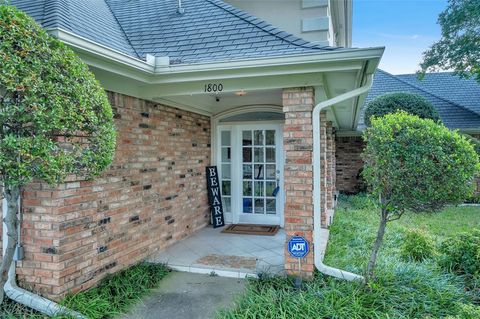 1800 Hampton Drive Bedford TX 76021