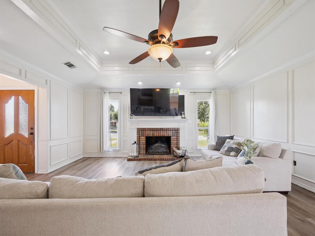 2112 Meadowview Drive