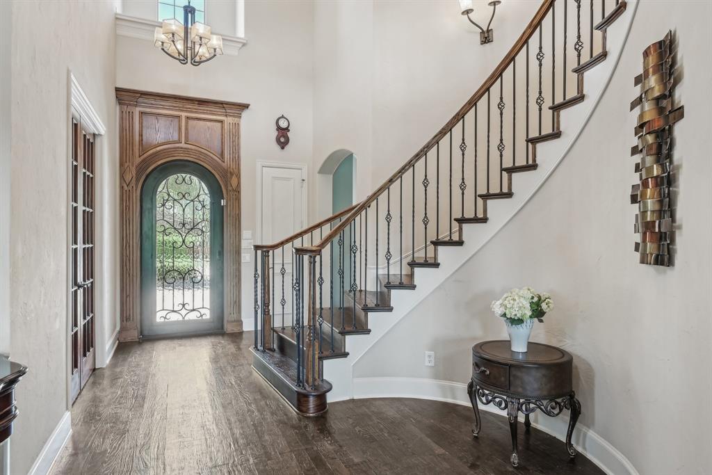5594 Beacon Hill Drive