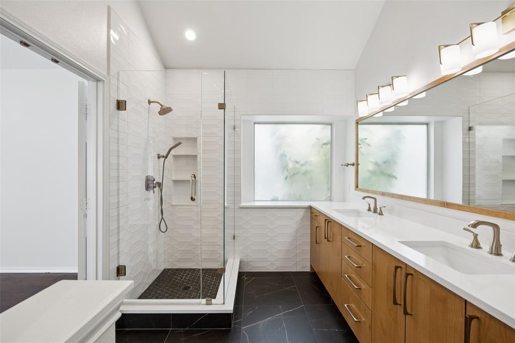 1537 Hickory Trail