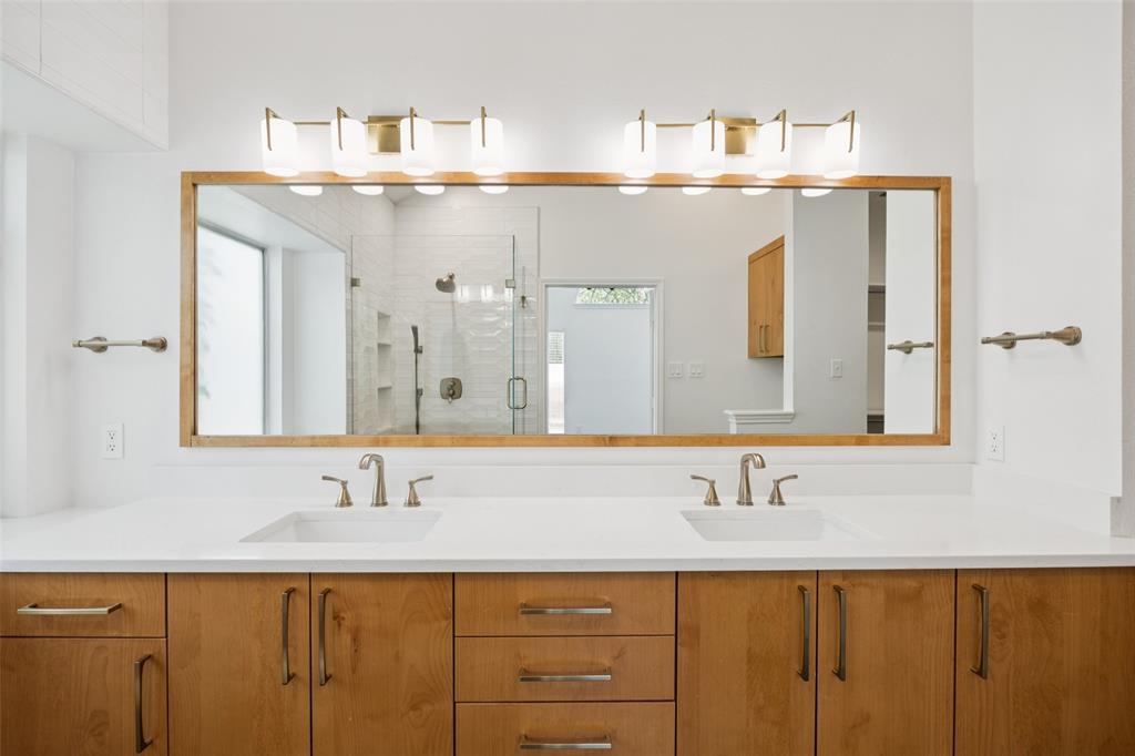 1537 Hickory Trail