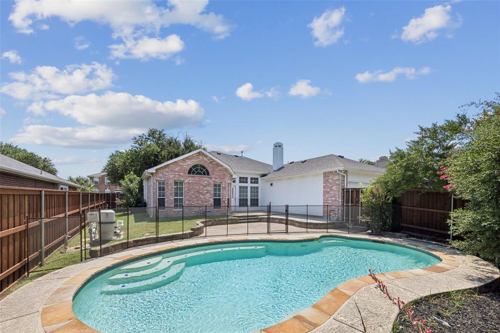 1537 Hickory Trail