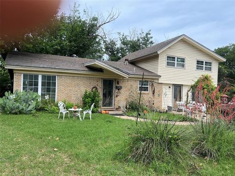 Photo of 5001 Caroldean Court, Haltom City, TX 76117 (MLS # 21286067)