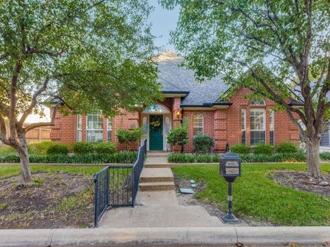 2848 Oakbriar Trail Fort Worth TX 76109