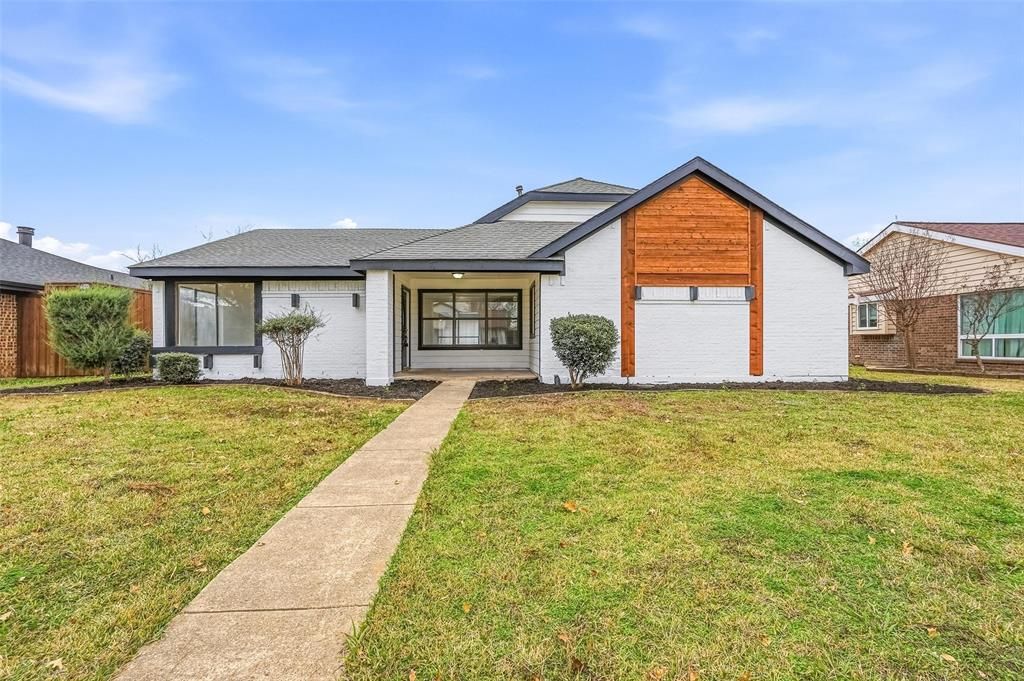 Photo of 500 Quail Hollow Drive, Mesquite, TX 75150 (MLS # 21150774)