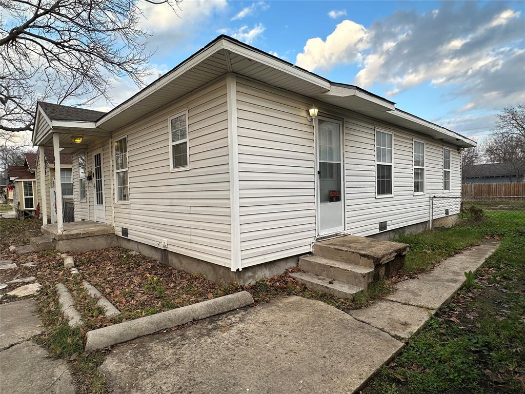 Vought Manor 01 - Residential