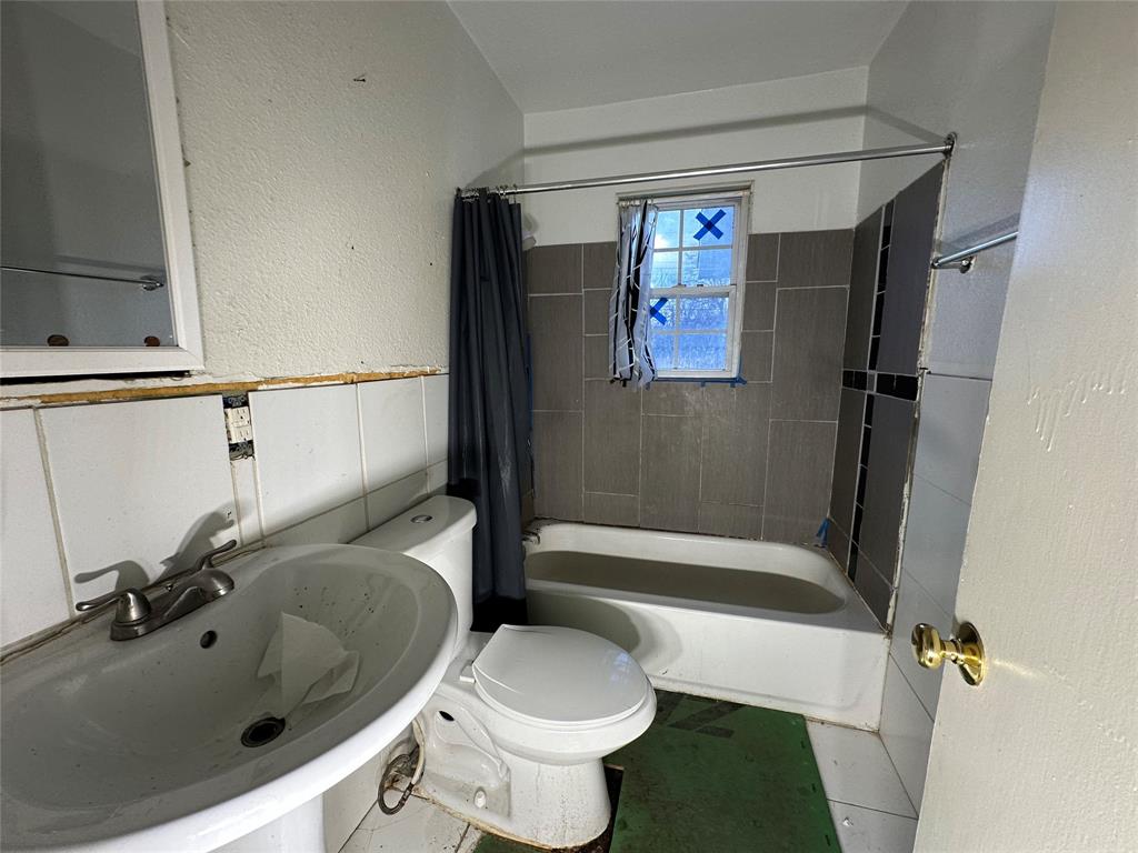 Vought Manor 01 - Residential