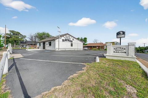 Photo of 2620 Vaughn Boulevard, Fort Worth, TX 76105 (MLS # 21225374)