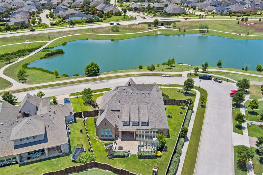 4510 Woodbine Lane